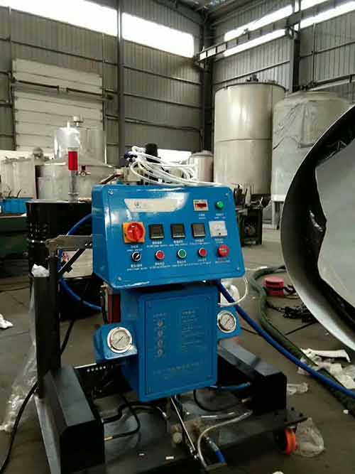 為什么聚氨酯材料適合外墻保溫施工?(圖1) 聚氨酯材料保溫施工設備